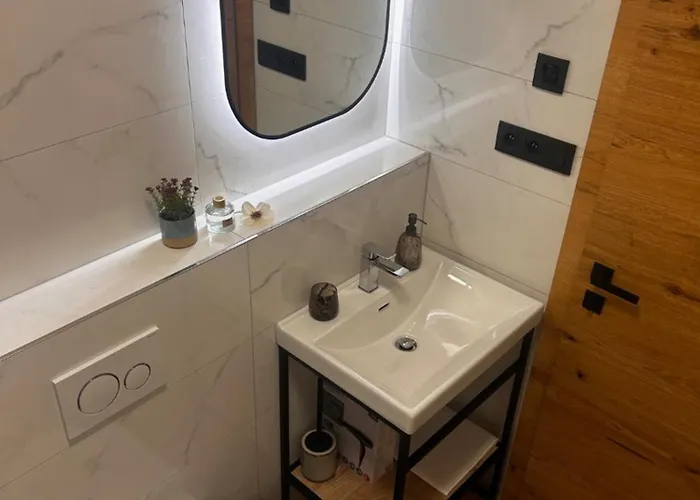 Apartman E4 *
